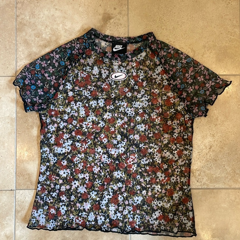Nike top